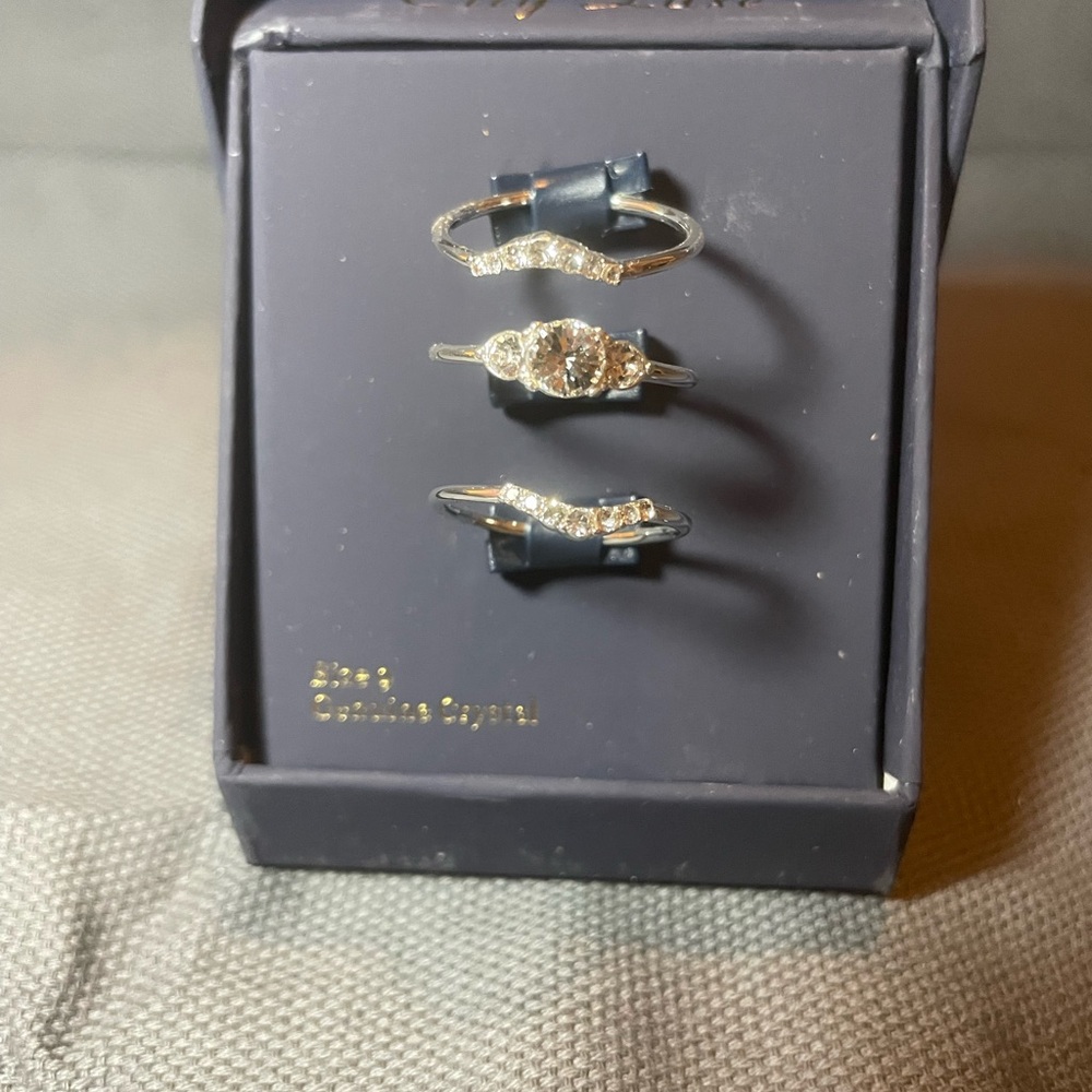 Elegant Silver plated and Crystal Ring Set